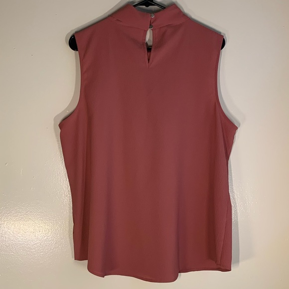 NWOT Coral top with keyhole back & collar - Picture 3 of 8